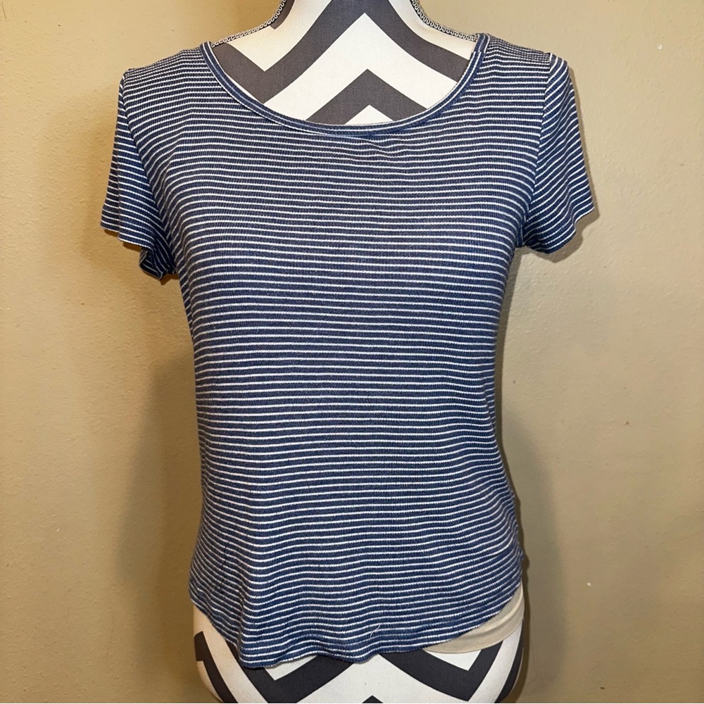 Everly size small short sleeve shirt